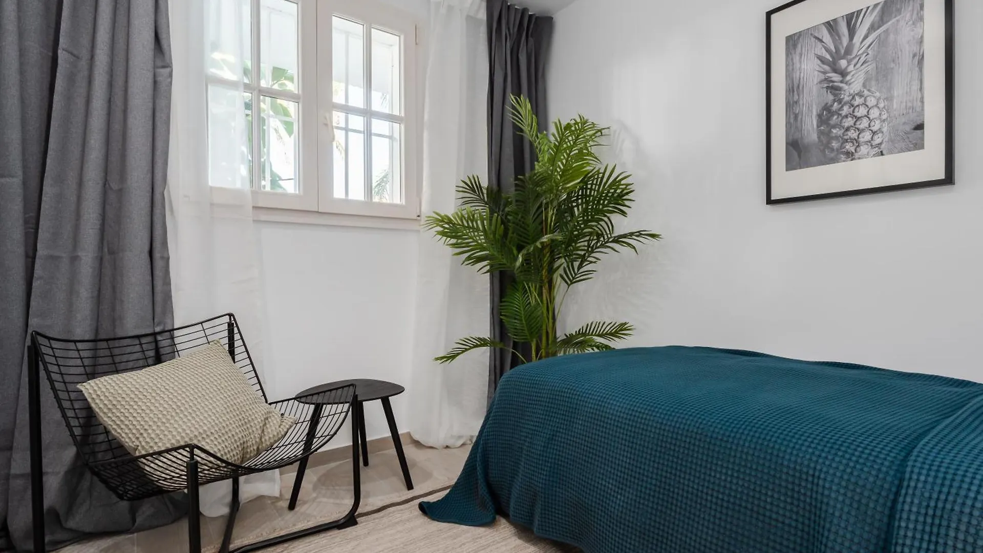 3 Bdrm Stylish Apt W Pool In Puerto Banus Marbella Apartmán