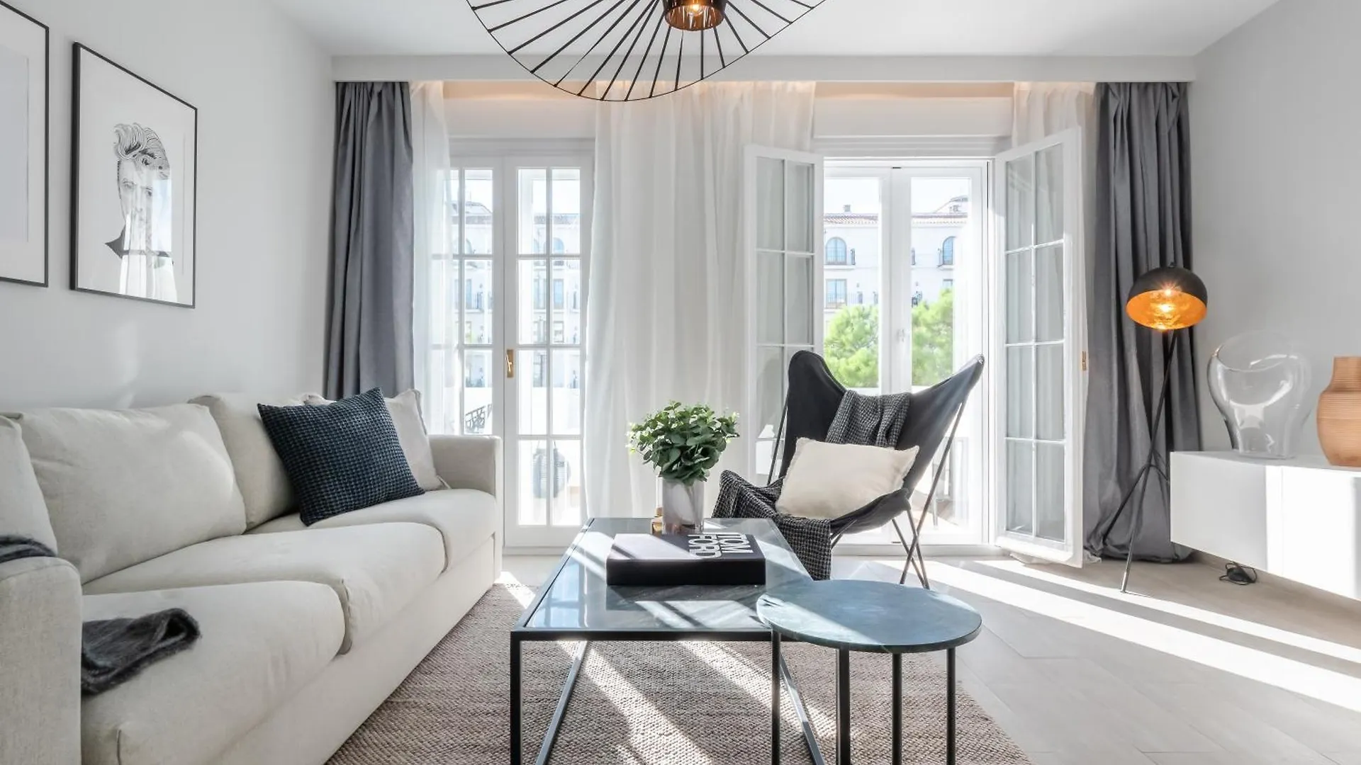 Apartmán 3 Bdrm Stylish Apt W Pool In Puerto Banus Marbella