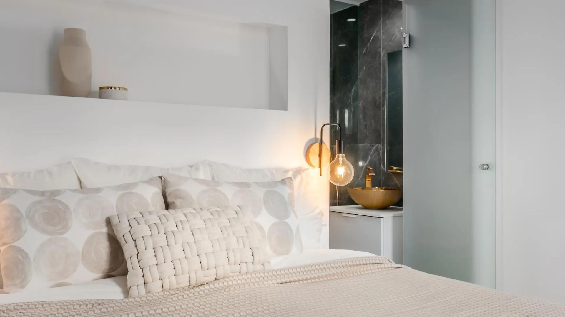 3 Bdrm Stylish Apt W Pool In Puerto Banus Marbella Apartmán