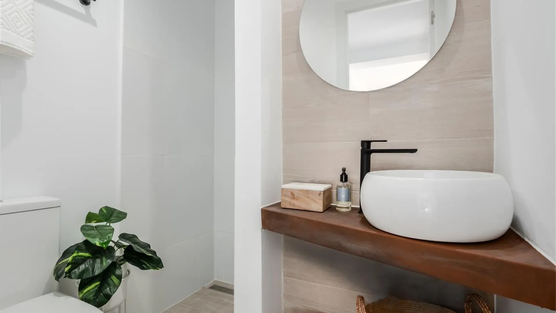 3 Bdrm Stylish Apt W Pool In Puerto Banus Marbella Apartment